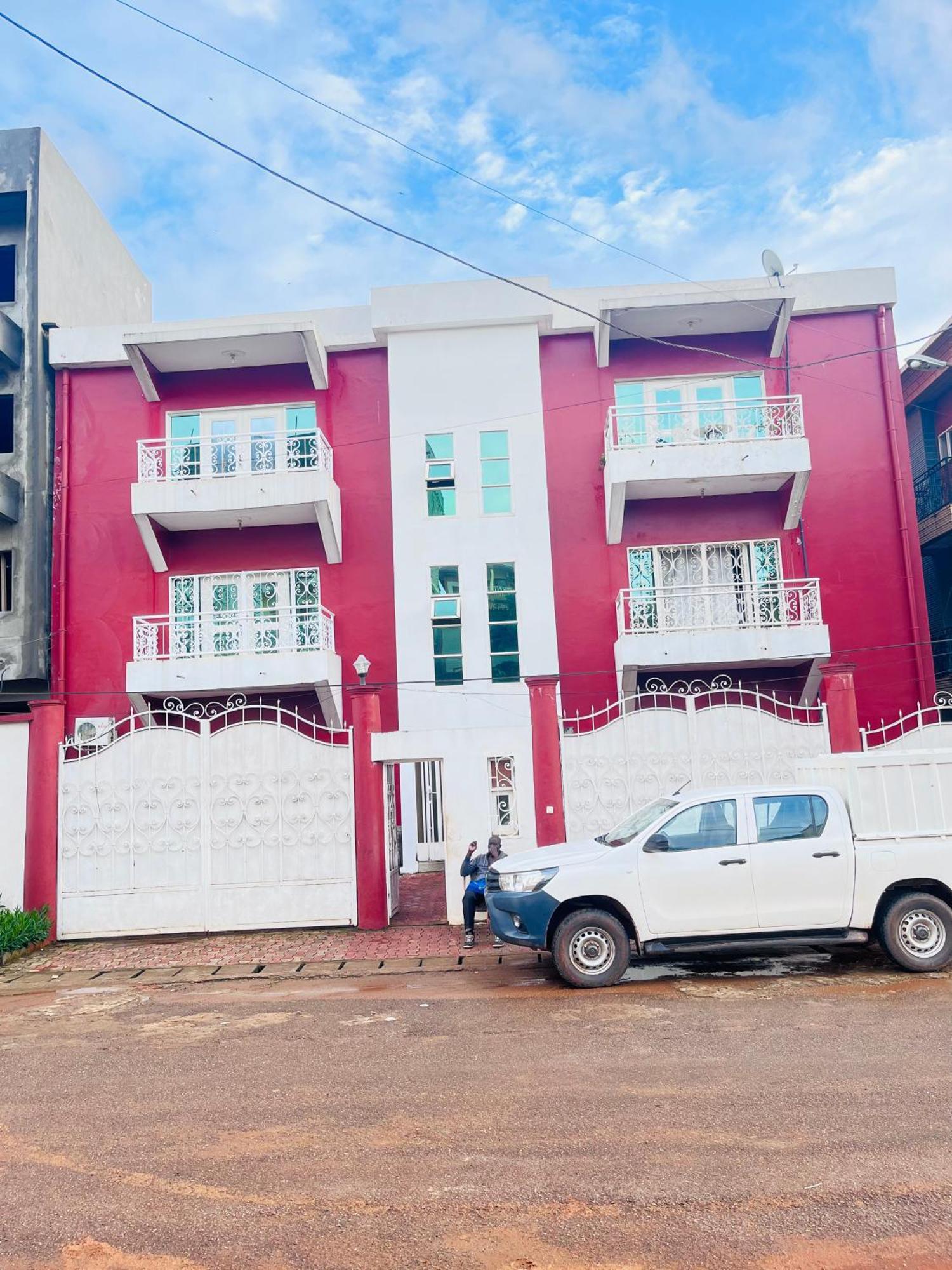 Appartements Modernes, Wifi, Tv - Yaounde, Omnisports エクステリア 写真